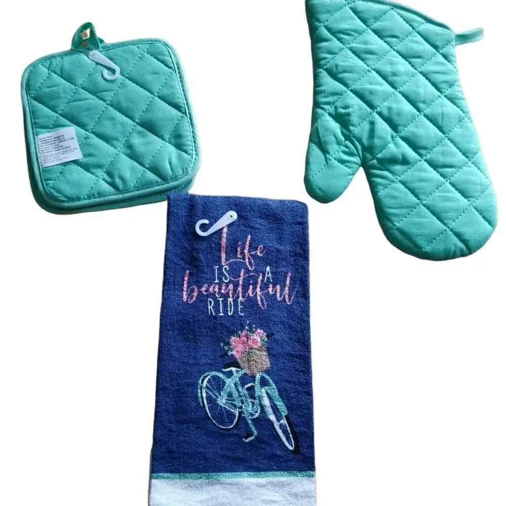 NWT 3 peice Kitchen towel/pot holders set